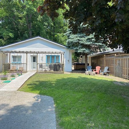 Cozy Cottage Retreat Lambton Shores Luaran gambar