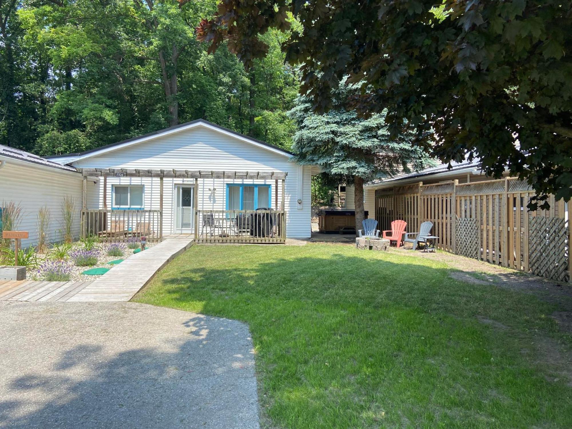 Cozy Cottage Retreat Lambton Shores Luaran gambar